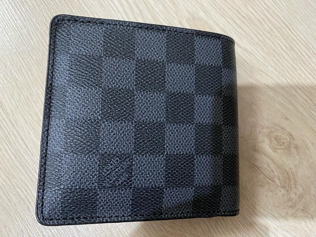 orjinal louis vuitton cüzdan hiç kullanılmamış.