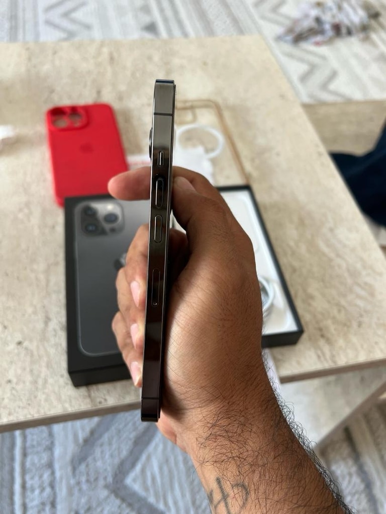 Yurtiçi 13pro 256 gb pil 78 kutu faturalı sıfır gibi - 2