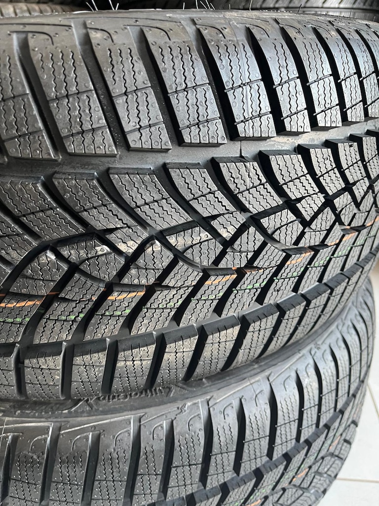 225/40 R18 GOODYEAR | 1. SINIF TEMİZ 2 ADET KIŞLIK - 4