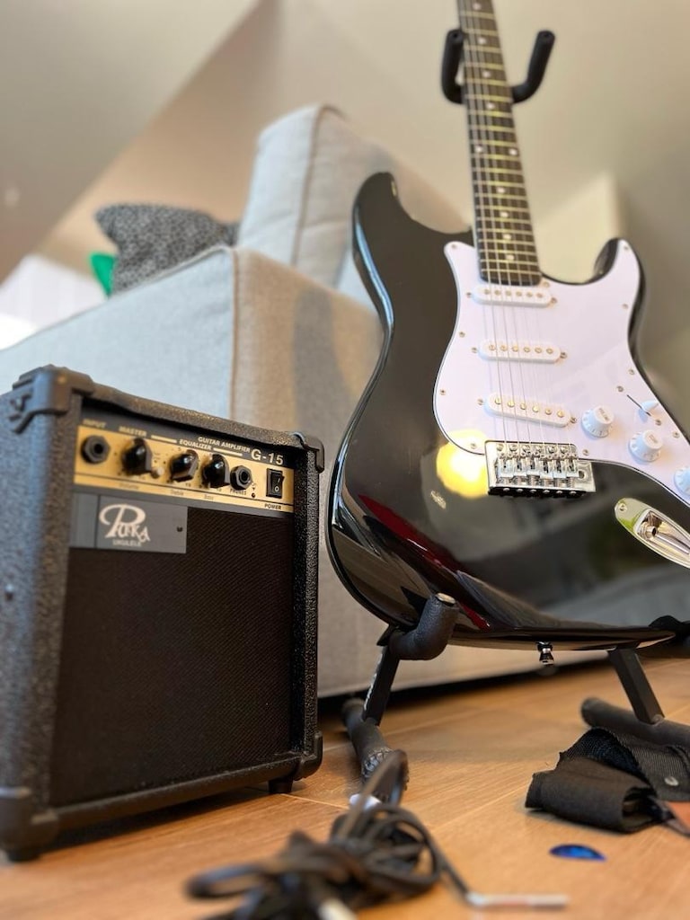 FULL SET PUKA STRATOCASTER ELEKTRO GİTAR + PUKA G-15 AMP - 2