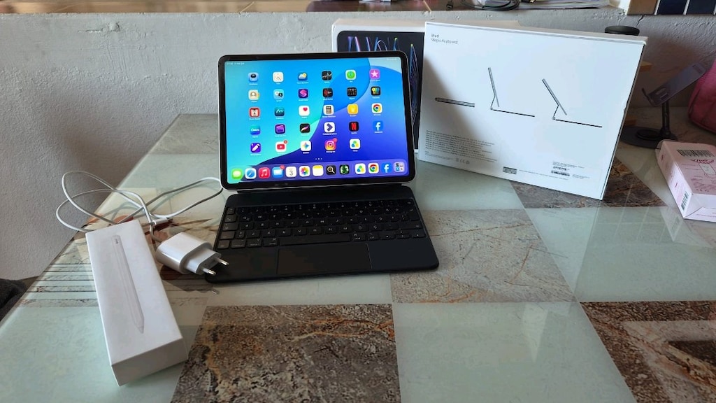 Az Kullanılmış iPad Pro 4. Nesil (128 GB) + Sihirli Klavye ve Kalem Se - 2