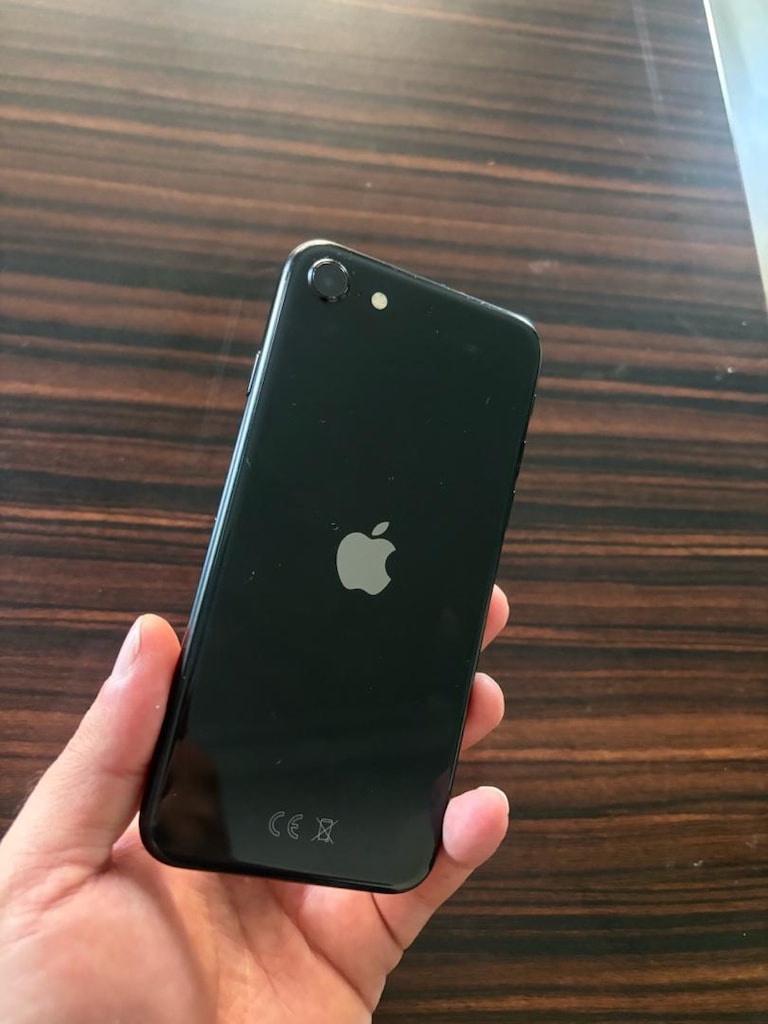 IPHONE SE - 6