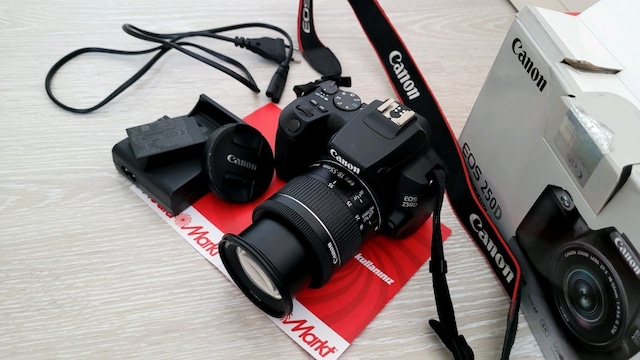 Canon eos 250 D