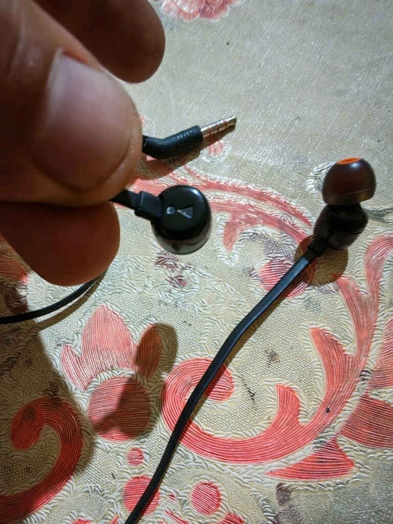 jbl kablolu kulaklık kablo giriş yerinde deformesi var çalışıyor - 5