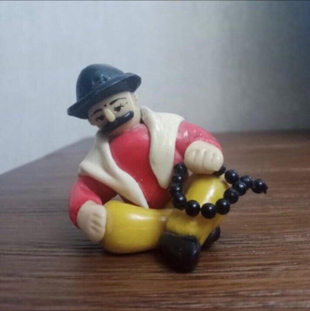 El yapımı seramik biblo - 2