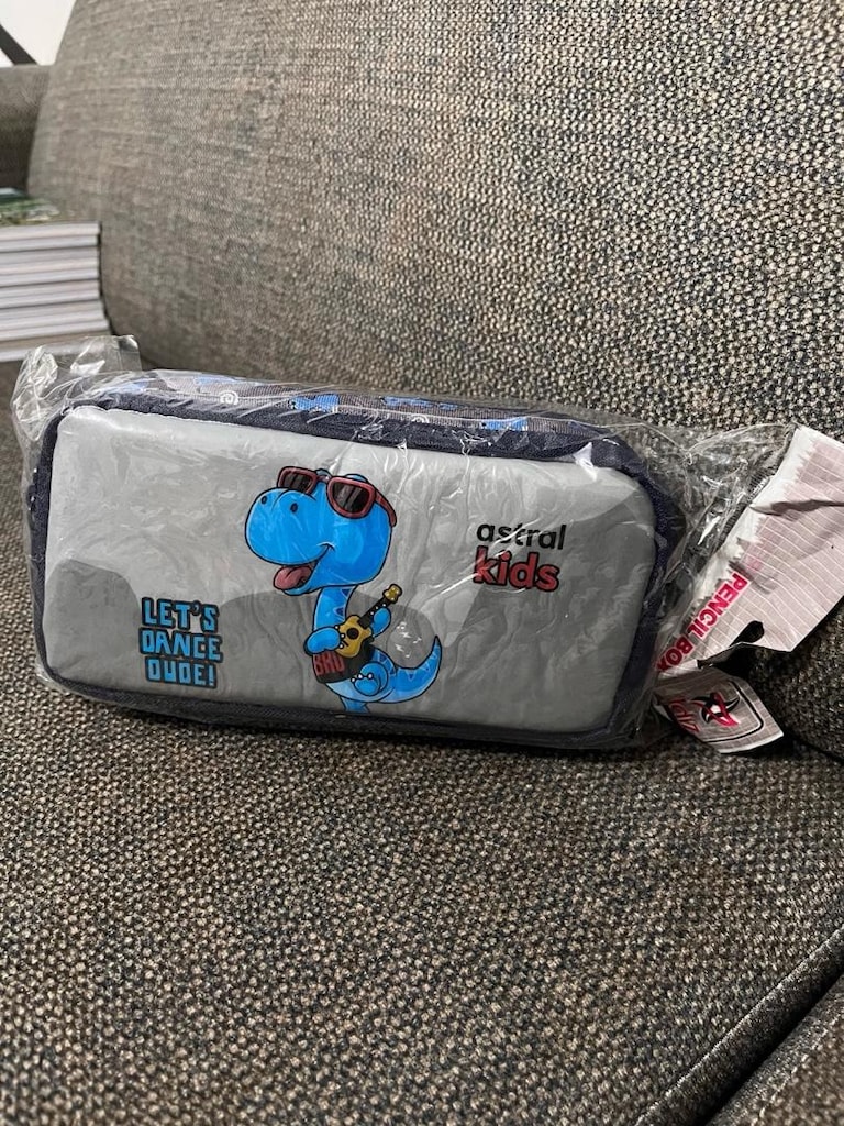 kalemlik 2 fermuarlı geniş rahat seç beğen 200 TL
