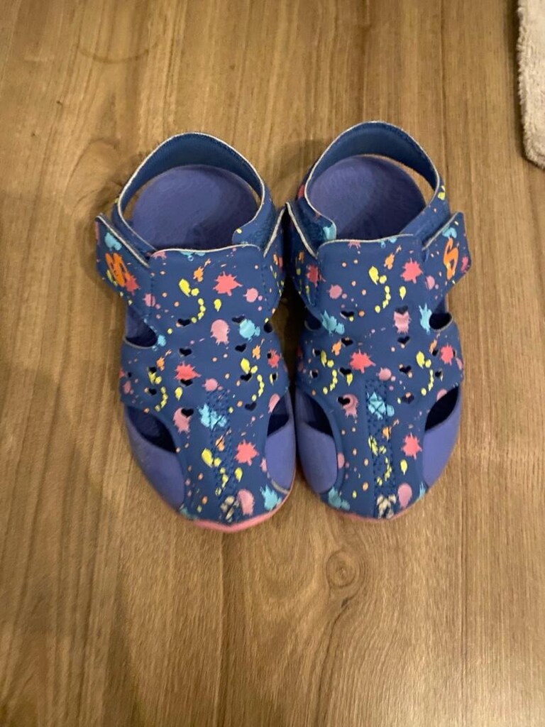 Skechers sandalet 26 numara + terlik ikisi bir arada