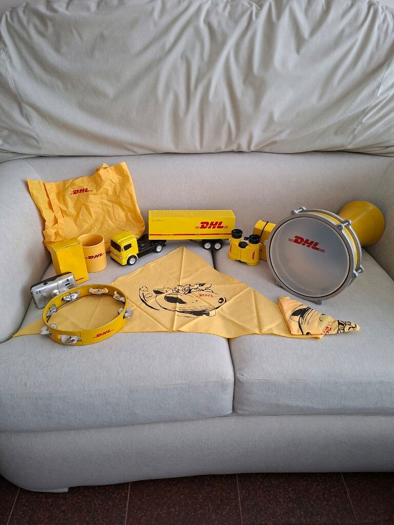 DHL Kamyon Dürbün Kupa Şemsiye Bandana Fotograf Makinası Darbuka Tef - 2