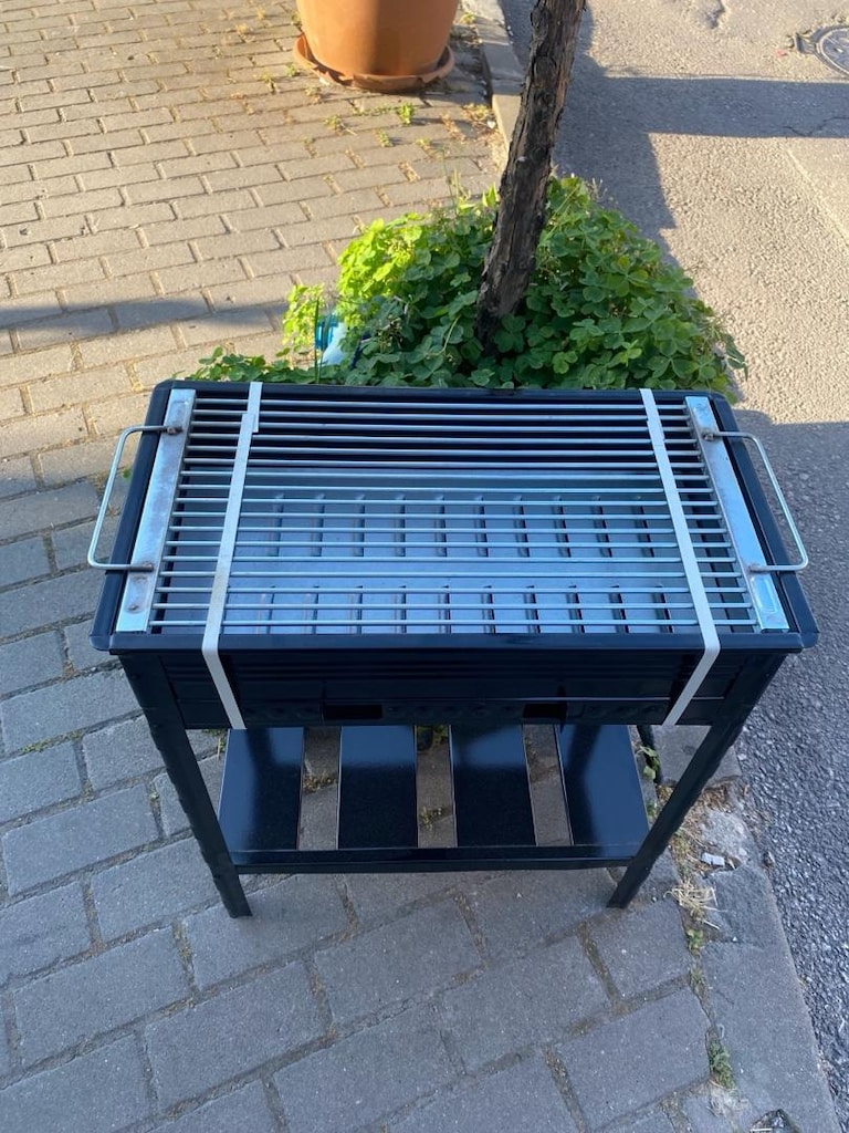 SIFIR . KENDİNDEN SEHPALI EMAYE IZGARALI MANGAL. 61-56-30 CM - 11
