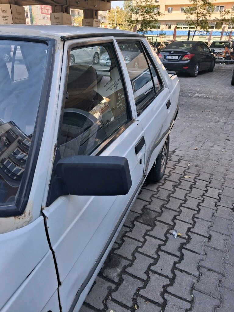 1993 model Renault 9 Spring - 9