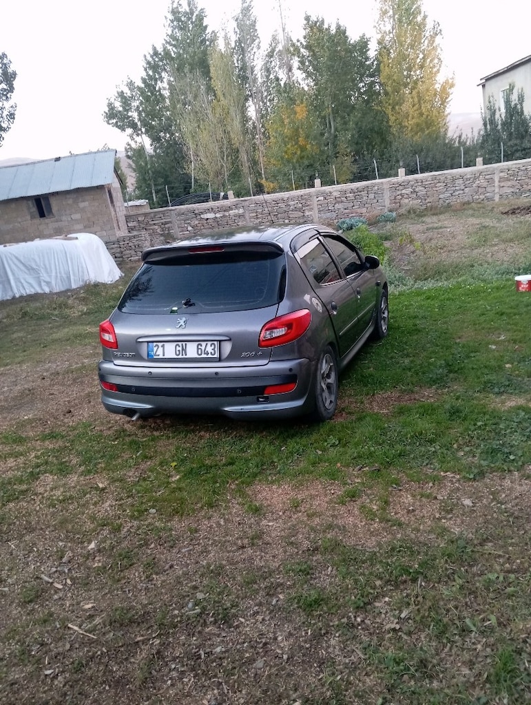 Peugeot Comfort Hecbek Model 2010 - 8