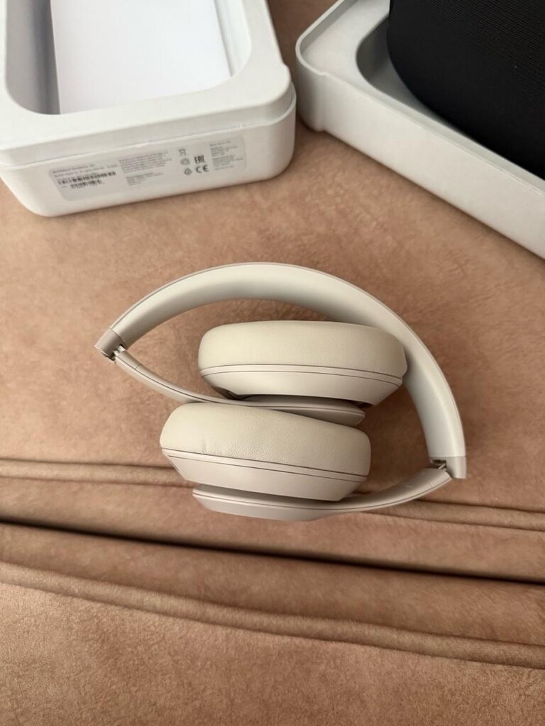 Beats Studio Pro Kum Taşı - 11