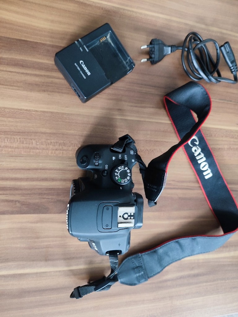 Canon 700d body - 2