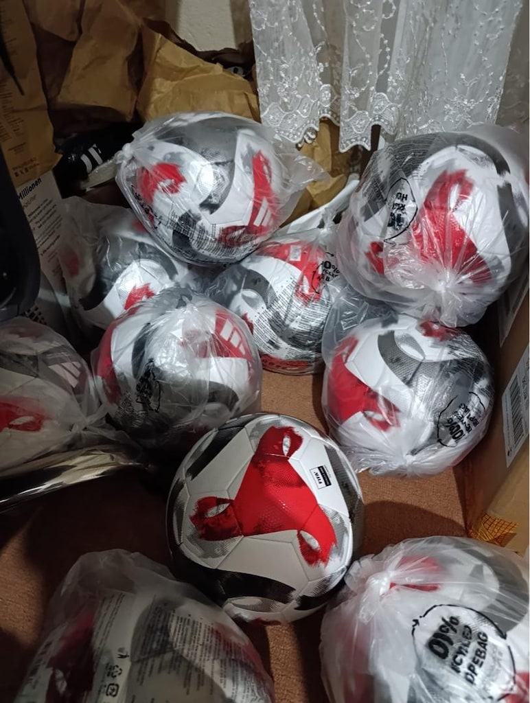 Adidas Futbol Topu Beyaz Kırmızı - 4