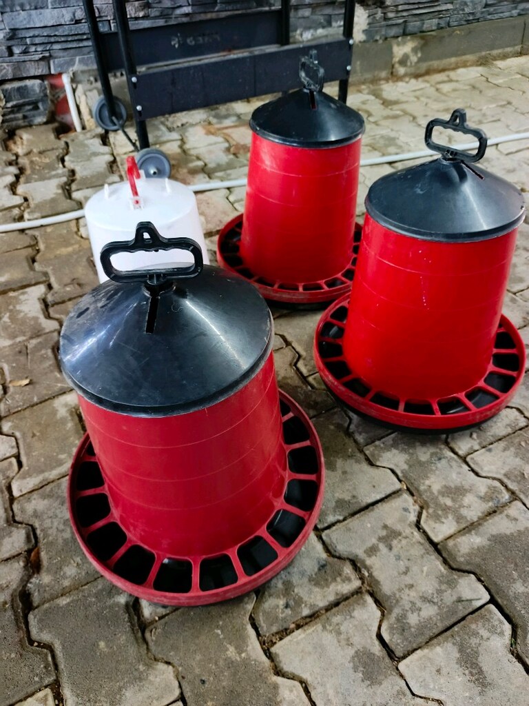 3 tane yemlik 2 tane suluk komple toplu verilecektir - 2