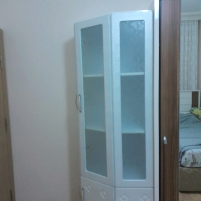 elbise dolabı çalışma masası ve kitaplık