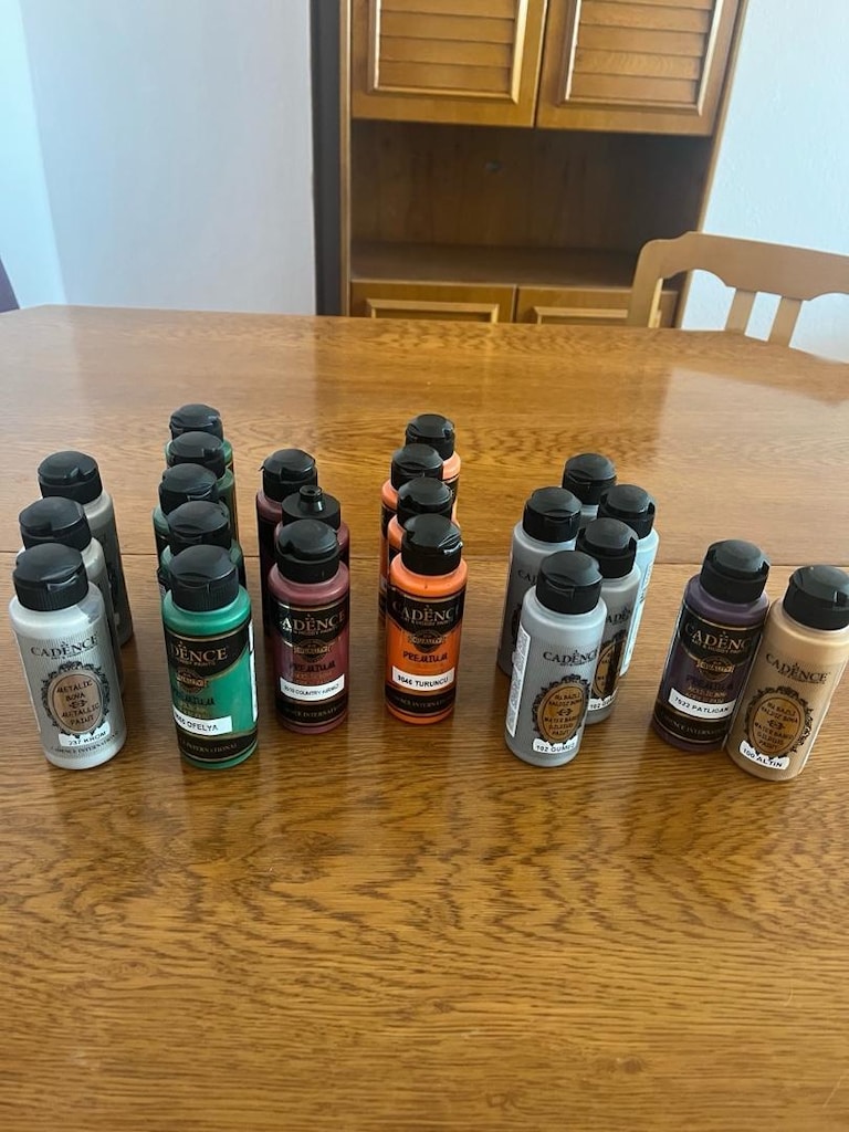 22 tane cadence premium akrilik su bazlı ahşap boya 120 ml dir