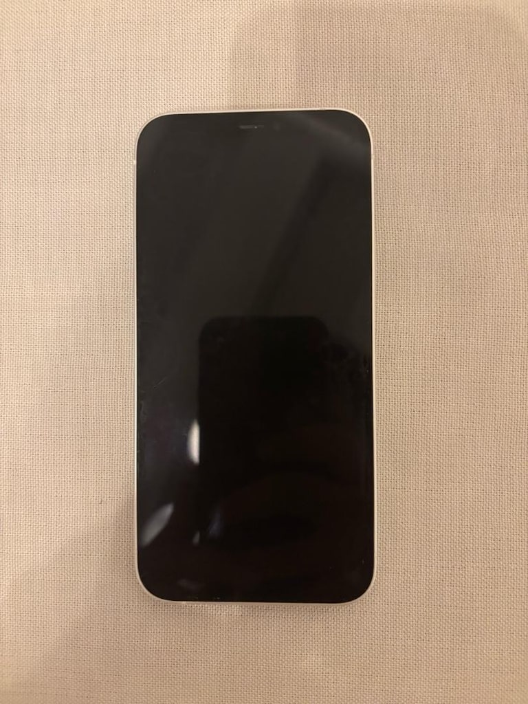 iPhone 12 // 64 GB - 2