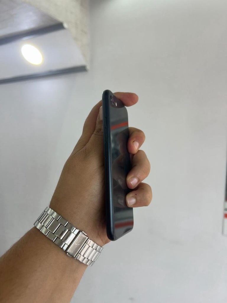 İPHONE SE 128 GB 2.NESİL - 3