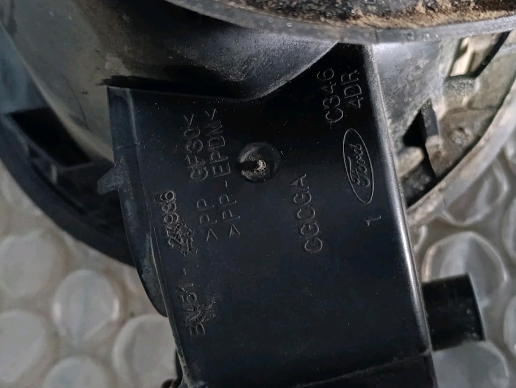 FORD FOKUS 3-3.5-C-MAX/GRAND C-MAX DIŞ YAKIT DEPO KAPAK VE MEKSNİZMASI - 3