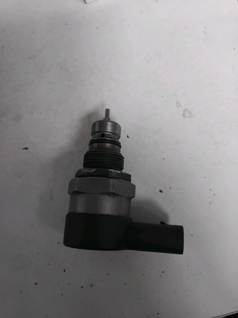 Passat a4 yakıt basınç sensör - 3