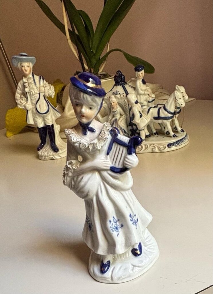 El Boyaması Avrupa Şapkalı Kadın Biblo - 4