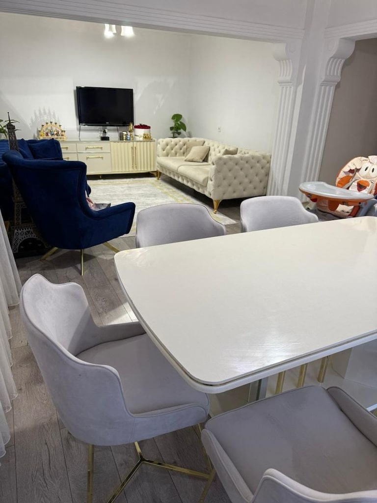 İtalyan Chester salon takımı ve yemek odası - 3