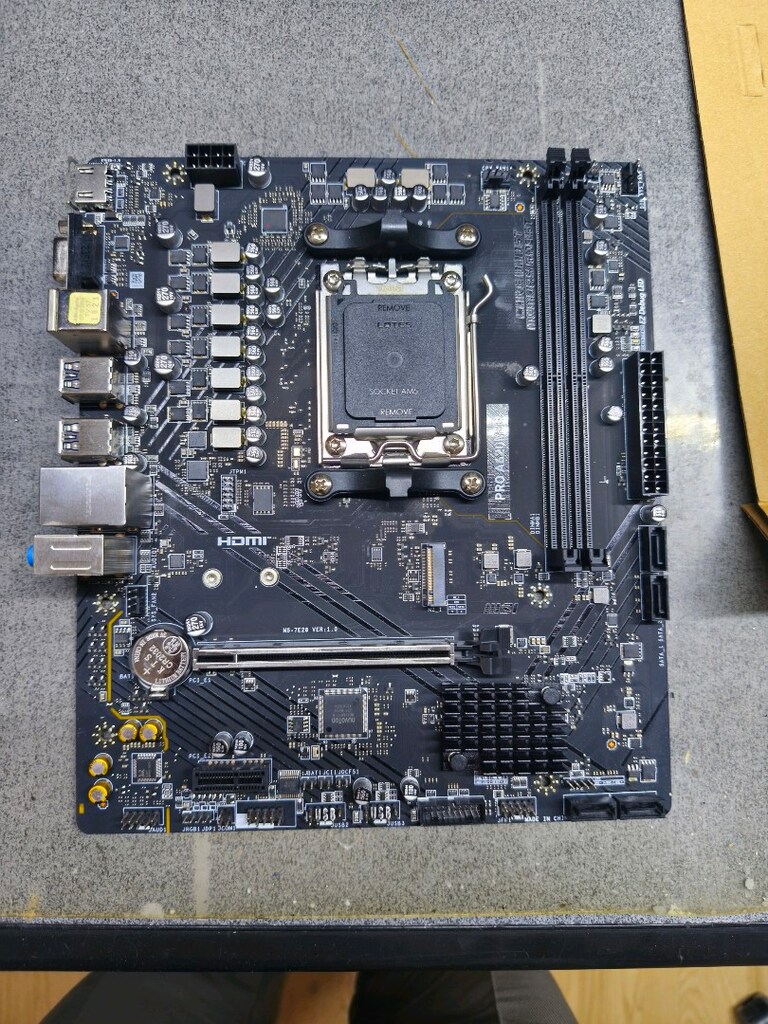 MSI PRO A620M-E Am5 anakart birkaç pin eğildi - 3