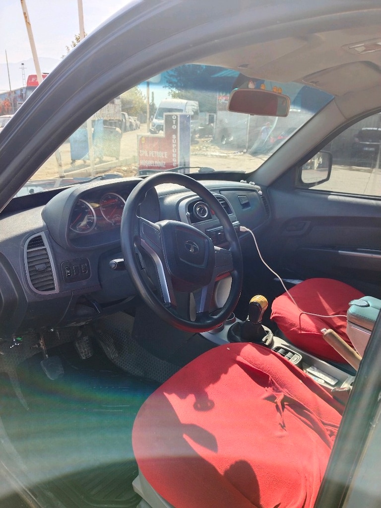Tata Xenon - 11