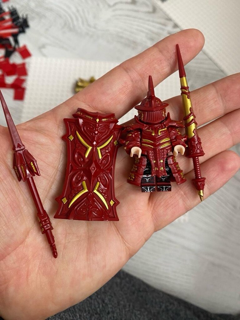 Lego Tower Knight altın minifigürü - 11