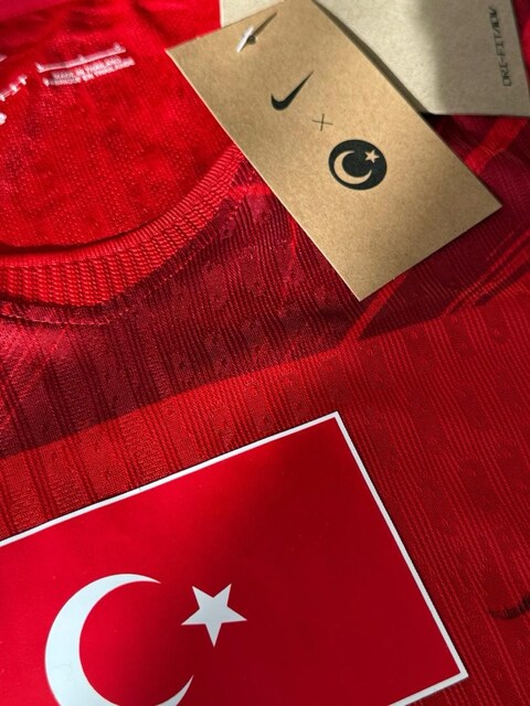 türkiye miili takım futbol imzalı forması güncel sezon kırmızı