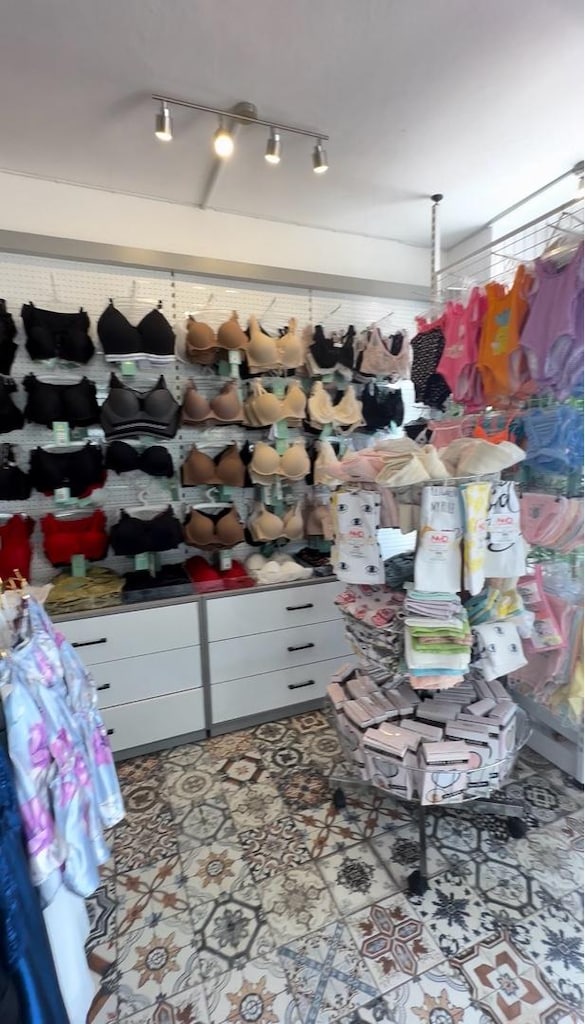Komple Butik Mağaza Raf ve Teşhir Sistemi | Mankenler | Askılıklar - 5