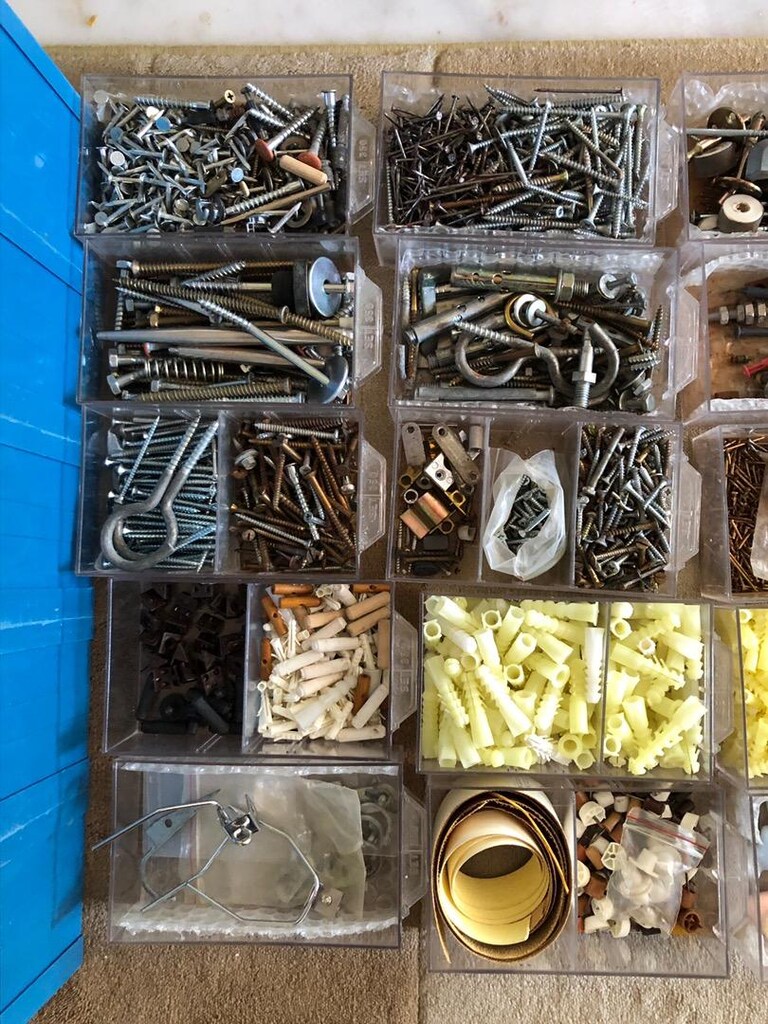 Hırdavat için avadanlıklar. içindekilerle birlikte satılacak. 4000.-tl - 5