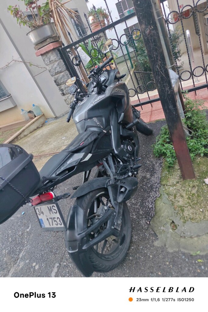 Pulsar BAJAJ RS 200 - 2