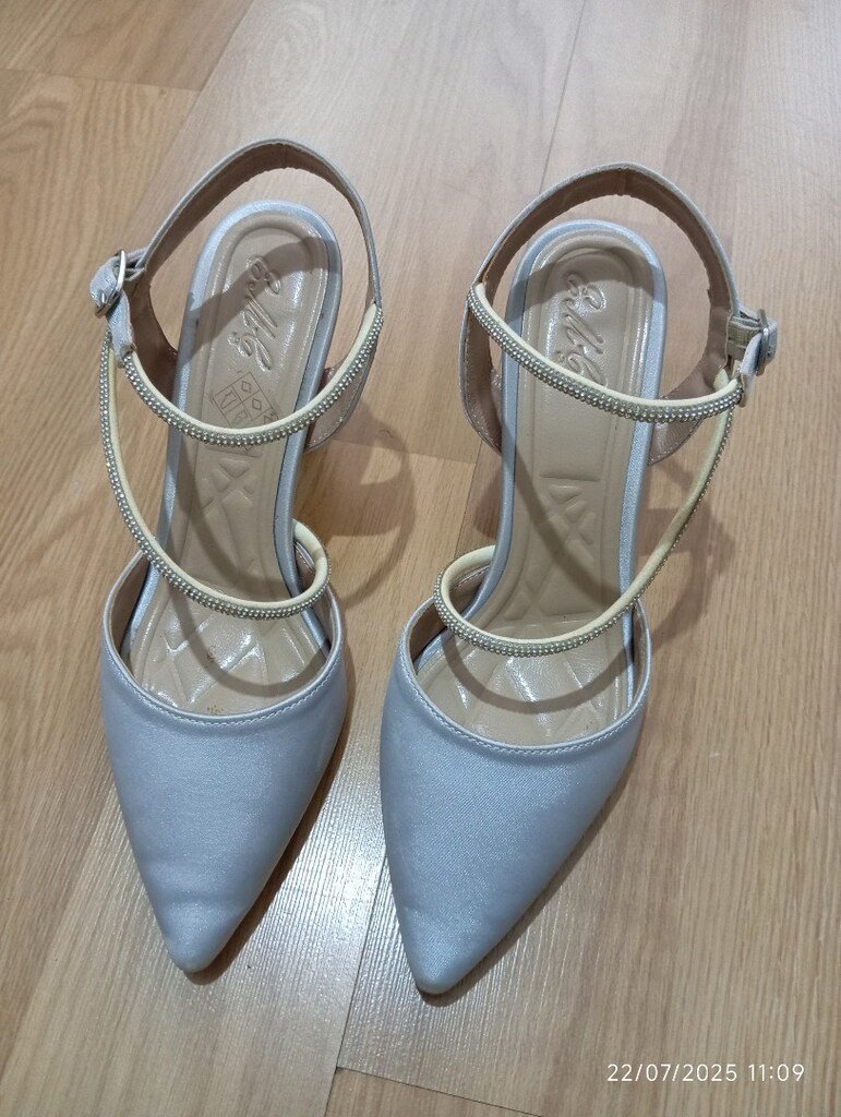 Gümüş stiletto topuklu ayakkabı