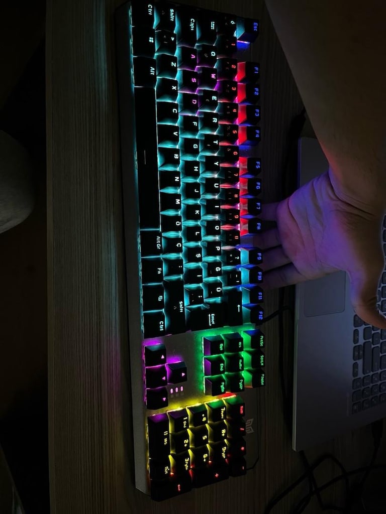 BLUEFORCE RGB MEKANİK OYUNCU KLAVYESİ SIFIR - 3