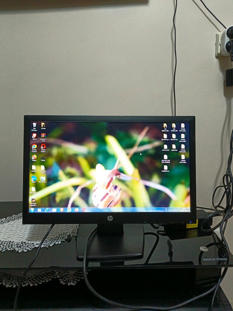 HP MONİTÖR 17.5 İNC TEMİZ DVİ VGA GİRİSLİ - 2