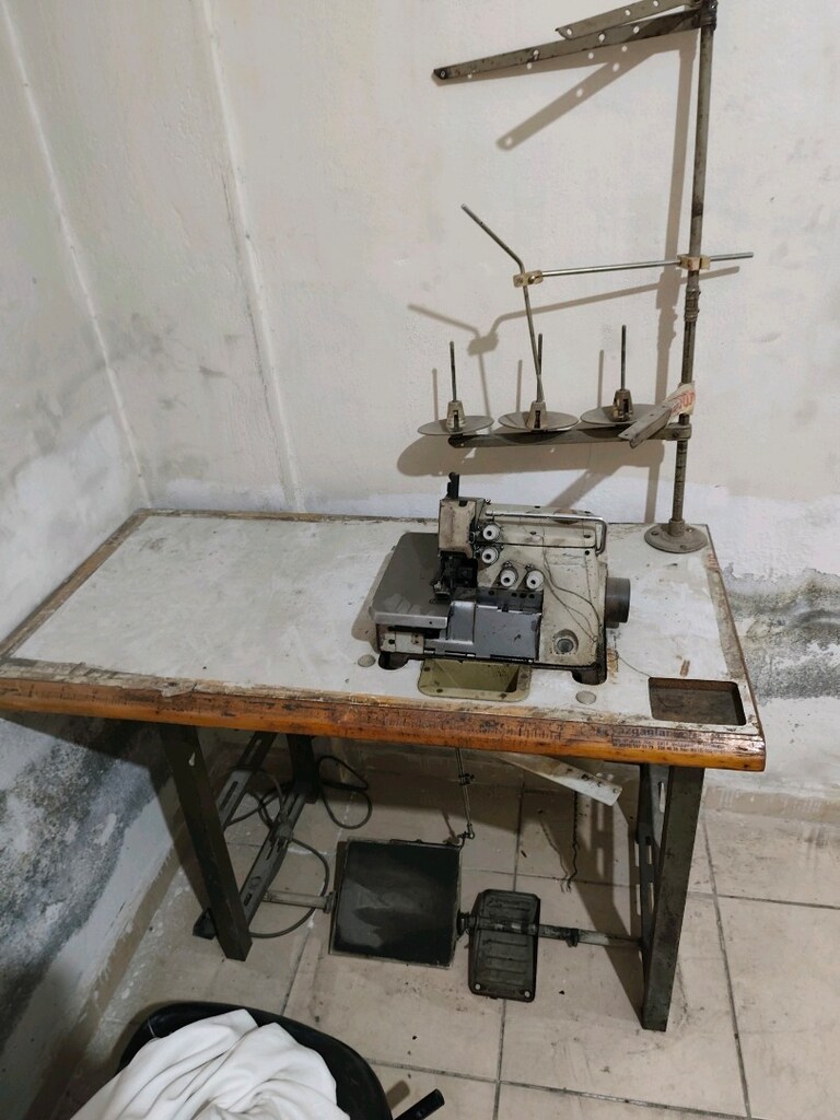 ovarlok makinasını