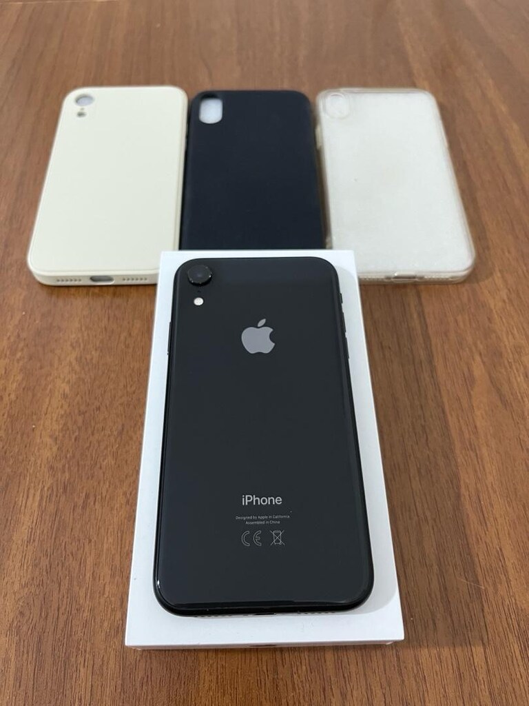 Apple iPhone XR 64 GB - 11