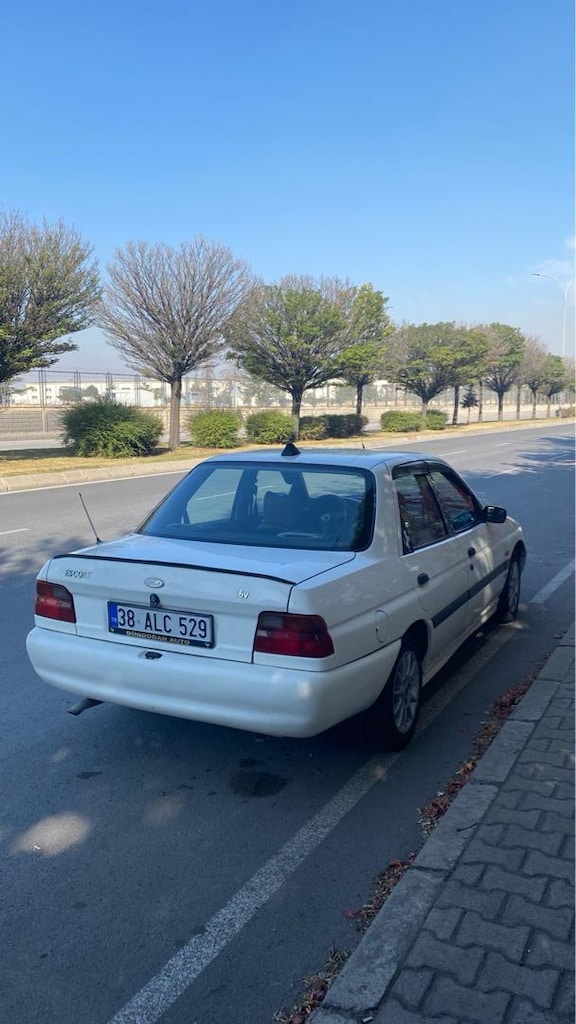 TEMİZ BAKIMLARI TAM FORD ESCORT - 11