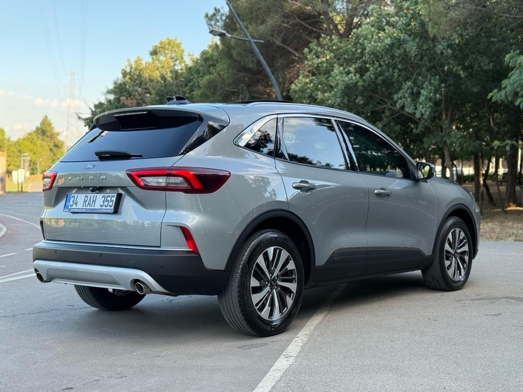2025 model Ford Kuga 1.5 EcoBoost Titanium - 12