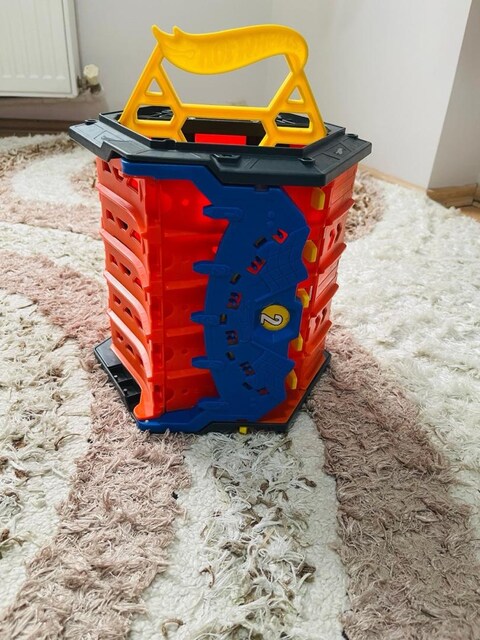 Hot wheels Kıvrılan yarış pisti