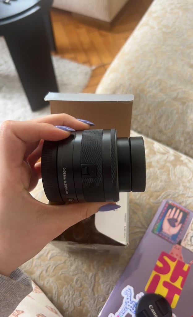 EFM 28mm f/3.5 Macro IS STM Lens Box - 7