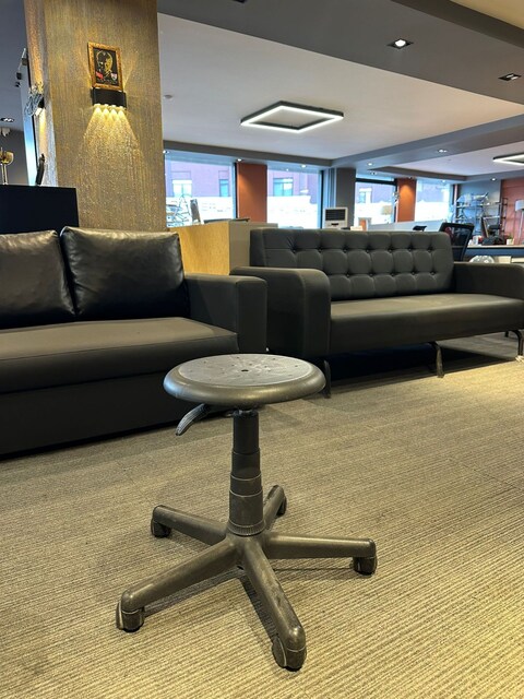 KLAS OFİS ÜSKÜDAR SİYAH PLASTİK TABURE İKİNCİ EL