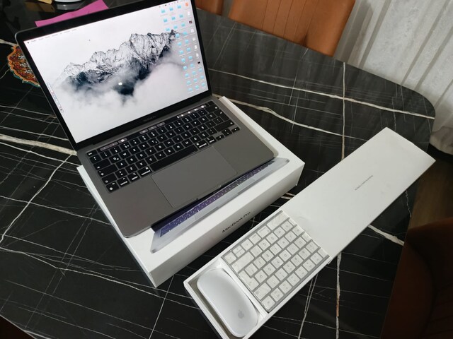 MacBook Pro M2 - 16GB RAM / 512GB SSD - %98 Pil / Sıfır Neyse Odur