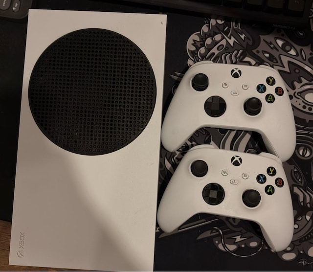 Xbox Series S 512 GB + 2 Orijinal Kol | Temiz ve Sorunsuz