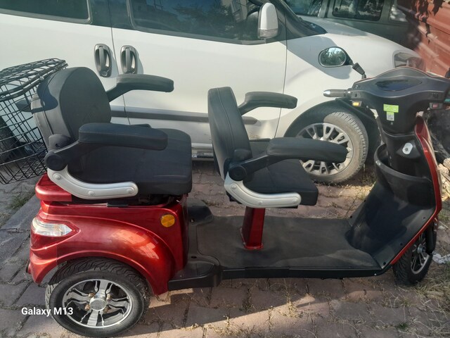 Üç tekerlekli elektrikli moped