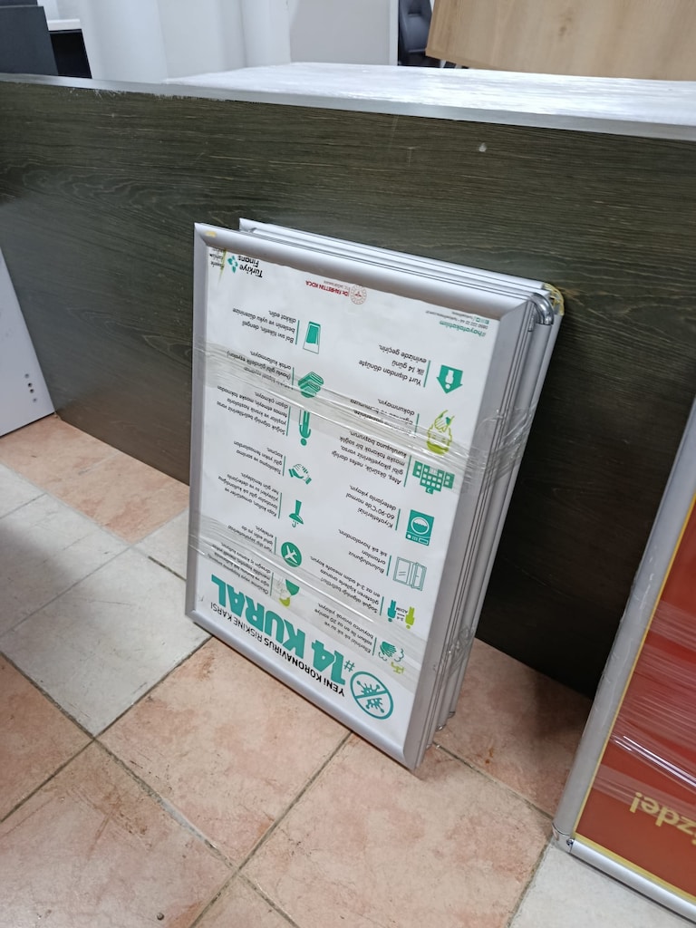 KLAS OFİS ÜSKÜDAR 50x70 ALÜMİNYUM BANKO PANOSU 2. EL - 4