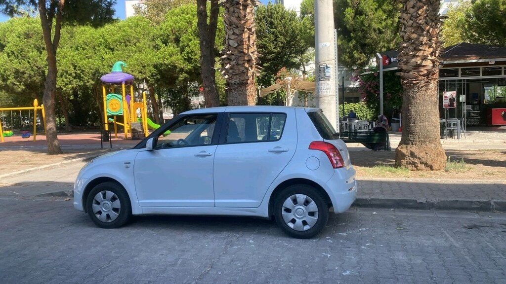 Suzuki Swift 1.3 ddis - 4