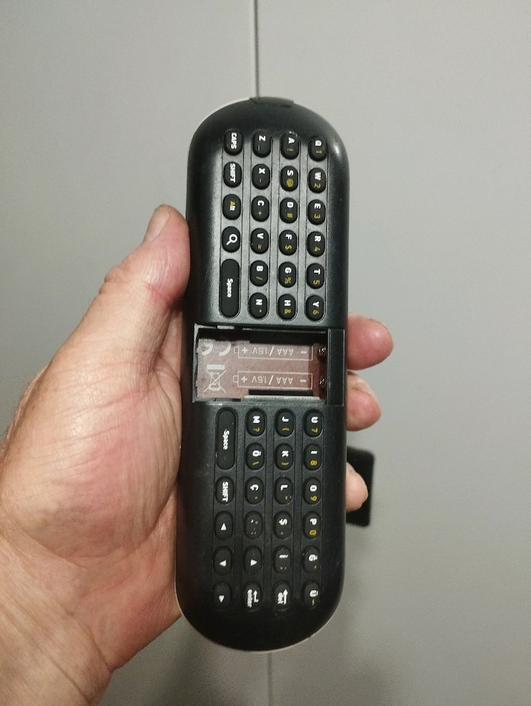 kumanda sağlam çalışıyor pil kapağı yok - 3
